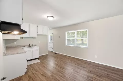 Living - 3151 Vineyard St, Springfield, OH 45503 photo 5 of 7