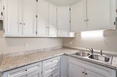 Kitchen - 3151 Vineyard St, Springfield, OH 45503 photo 2 of 3