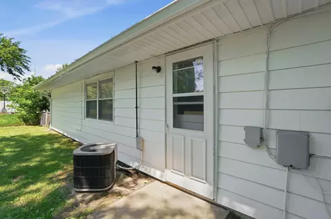Exterior - 3151 Vineyard St, Springfield, OH 45503 photo 7 of 11