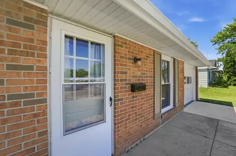Exterior - 3151 Vineyard St, Springfield, OH 45503 photo 3 of 11