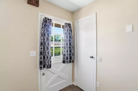 Entry Way - 3151 Vineyard St, Springfield, OH 45503 photo 1 of 1