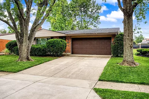 1428 Beaver Creek Ln, Kettering, OH 45429