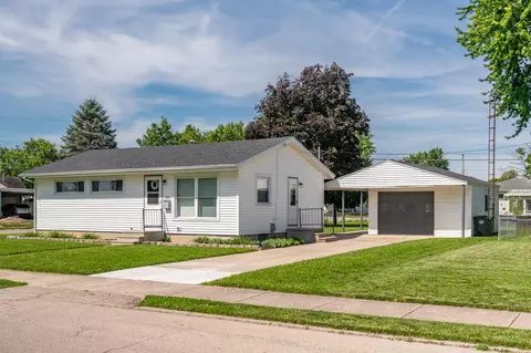 810 Meadow Ln, Troy, OH 45373