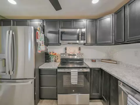 Kitchen - 2606 Cavins Dr, Springfield, OH 45503 photo 2 of 3