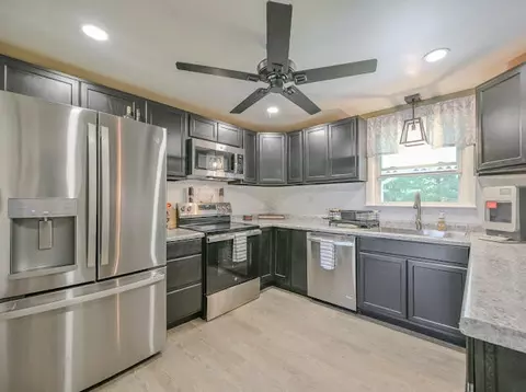 Kitchen - 2606 Cavins Dr, Springfield, OH 45503 photo 1 of 3