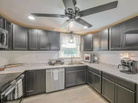 Kitchen - 2606 Cavins Dr, Springfield, OH 45503 photo 3 of 3
