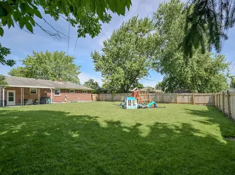 Exterior - 2606 Cavins Dr, Springfield, OH 45503 photo 8 of 10