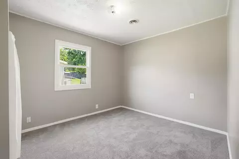 Bedroom - 316 Hickory Dr, Springfield, OH 45503 photo 4 of 7
