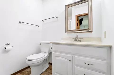 Bath - 1143 Armsgate Rd, Springfield, OH 45503 photo 2 of 2