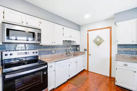 Kitchen - 1143 Armsgate Rd, Springfield, OH 45503 photo 4 of 6