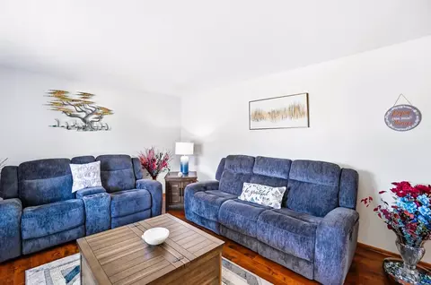 Living - 1143 Armsgate Rd, Springfield, OH 45503 photo 4 of 5