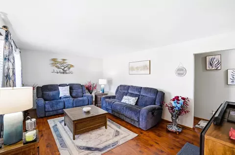 Living - 1143 Armsgate Rd, Springfield, OH 45503 photo 1 of 5