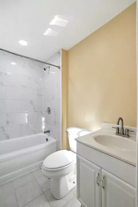Bath - 1018 Cypress St, Springfield, OH 45505 photo 2 of 2