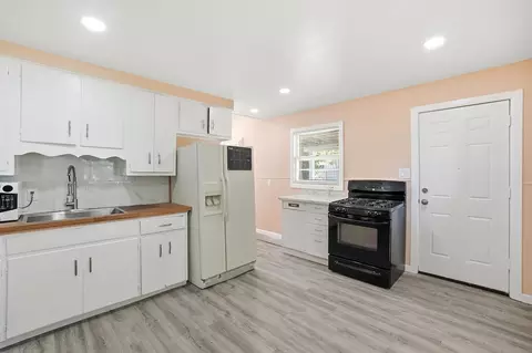 Kitchen - 1018 Cypress St, Springfield, OH 45505 photo 1 of 2