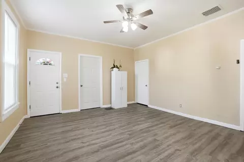 Living - 1018 Cypress St, Springfield, OH 45505 photo 2 of 4