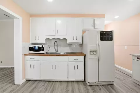 Kitchen - 1018 Cypress St, Springfield, OH 45505 photo 2 of 2