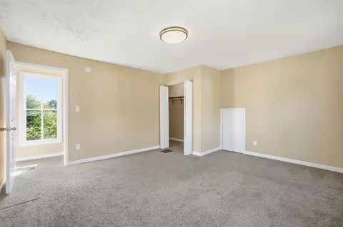 Bedroom - 1018 Cypress St, Springfield, OH 45505 photo 2 of 5