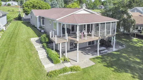 1101 Chickasaw Dr, London, OH 43140