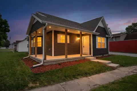 Exterior - 229 W Miami St, De Graff, OH 43318 photo 2 of 4