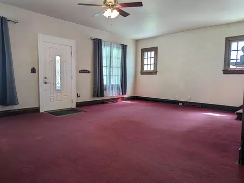 Living - 129 Hampton Pl, Springfield, OH 45504 photo 1 of 5