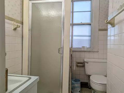Bath - 129 Hampton Pl, Springfield, OH 45504 photo 1 of 3