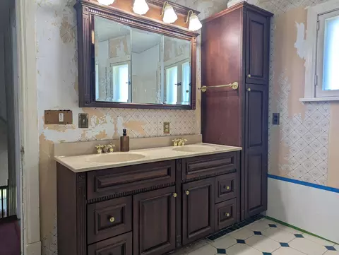 Bath - 129 Hampton Pl, Springfield, OH 45504 photo 2 of 3