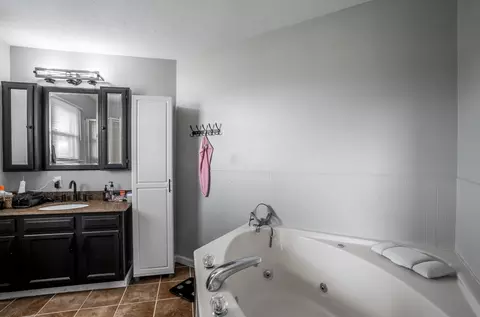 Bath - 7455 Wright-moyer Rd, Sidney, OH 45365 photo 4 of 6
