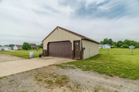 Exterior - 7455 Wright-moyer Rd, Sidney, OH 45365 photo 8 of 14