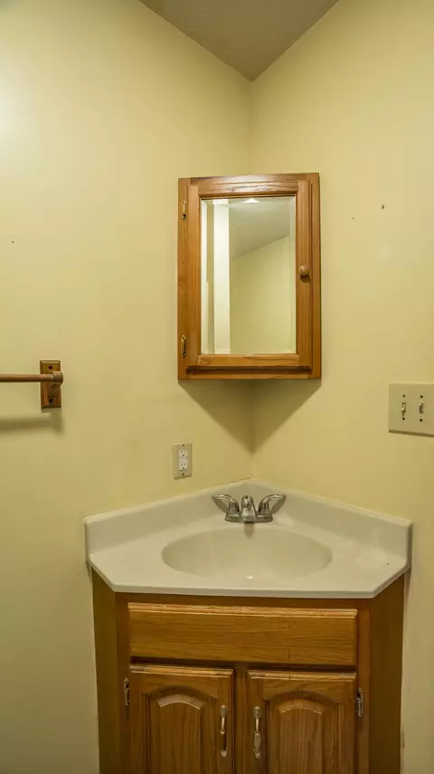 Bath - 7455 Wright-moyer Rd, Sidney, OH 45365 photo 1 of 6