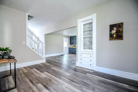 Entry Way - 131 Mound St, Sidney, OH 45365 photo 3 of 7