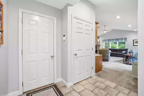 Entry Way - 2005 Audubon Park Dr, Springfield, OH 45504 photo 5 of 7