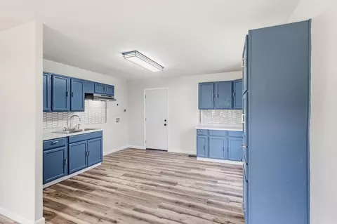 Kitchen - 621 S Douglas Ave, Springfield, OH 45505 photo 1 of 4