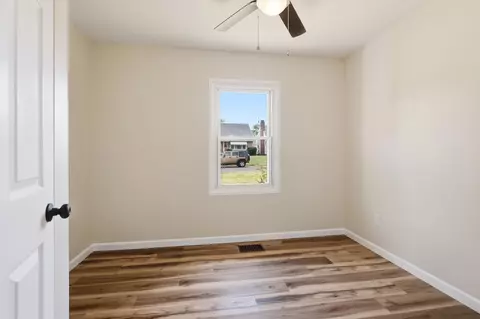 Bedroom - 621 S Douglas Ave, Springfield, OH 45505 photo 5 of 6