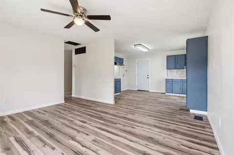 Living - 621 S Douglas Ave, Springfield, OH 45505 photo 3 of 4