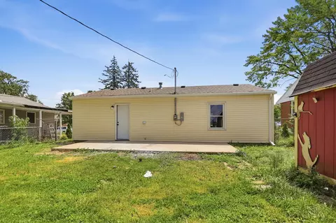 Exterior - 621 S Douglas Ave, Springfield, OH 45505 photo 4 of 8