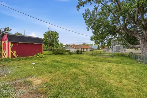 Exterior - 621 S Douglas Ave, Springfield, OH 45505 photo 6 of 8