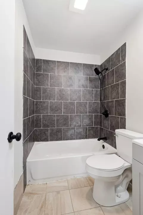 Bath - 621 S Douglas Ave, Springfield, OH 45505 photo 3 of 3