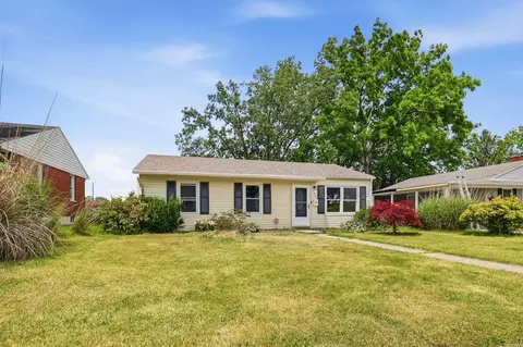 Exterior - 621 S Douglas Ave, Springfield, OH 45505 photo 2 of 8