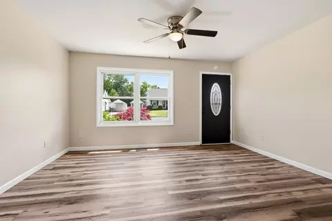 Living - 621 S Douglas Ave, Springfield, OH 45505 photo 1 of 4