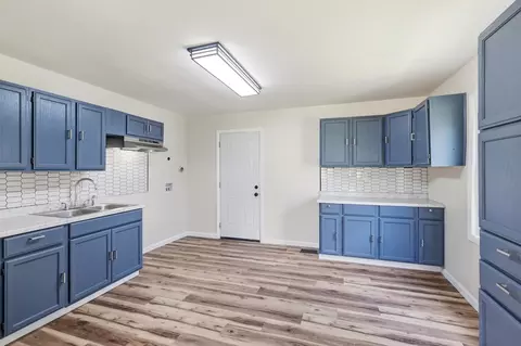 Kitchen - 621 S Douglas Ave, Springfield, OH 45505 photo 2 of 4
