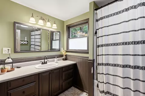 Bath - 2608 Craig Rd, Springfield, OH 45502 photo 1 of 4