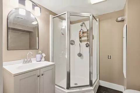Bath - 2608 Craig Rd, Springfield, OH 45502 photo 3 of 4