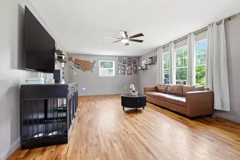 Living - 2608 Craig Rd, Springfield, OH 45502 photo 2 of 4