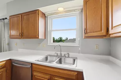 Kitchen - 1167 Old Farm Ln, Springfield, OH 45503 photo 3 of 3