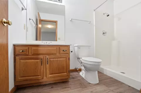 Bath - 1167 Old Farm Ln, Springfield, OH 45503 photo 1 of 3