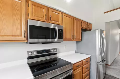 Kitchen - 1167 Old Farm Ln, Springfield, OH 45503 photo 2 of 3