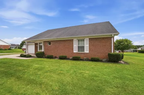 Exterior - 1167 Old Farm Ln, Springfield, OH 45503 photo 2 of 8