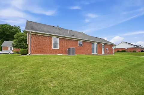 Exterior - 1167 Old Farm Ln, Springfield, OH 45503 photo 6 of 8