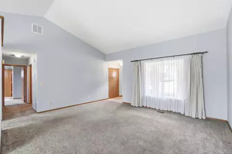 Living - 1167 Old Farm Ln, Springfield, OH 45503 photo 2 of 3