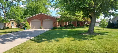 814 Aster Dr, Wapakoneta, OH 45895